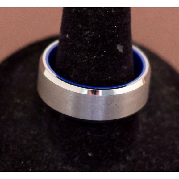 Vintage Tungsten Carbide Band Ring Size 8 - U22 - Picture 2 of 7